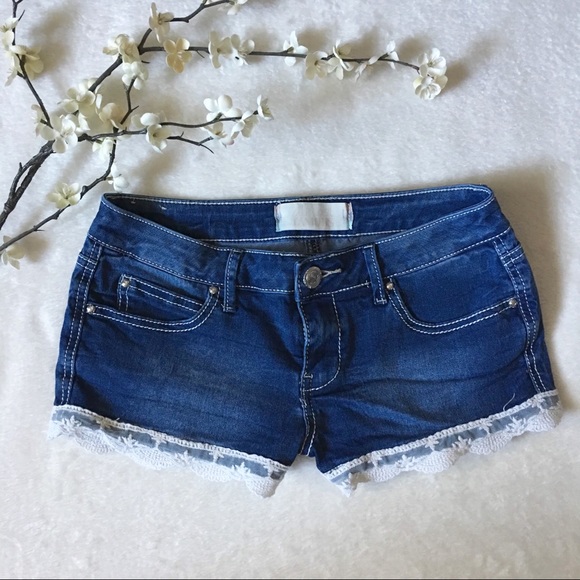 Lace jean shorts size 4/5. - Picture 1 of 5